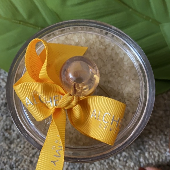 Bath Salts infused with Vanilla and Chamomile - Picture 2 of 3